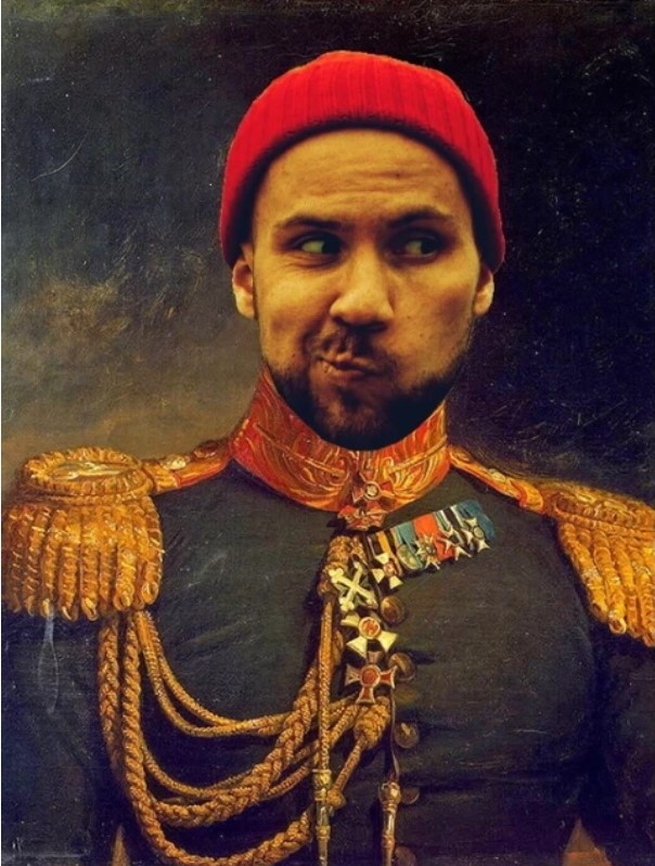 Петербуржец извинился за то, что повесил свой портрет в Военной галерее