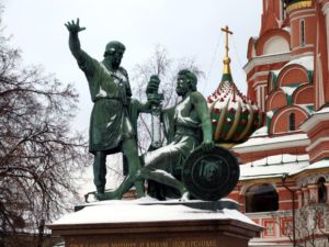 В Москве памятник Минину и Пожарскому демонтировали для реставрации фото