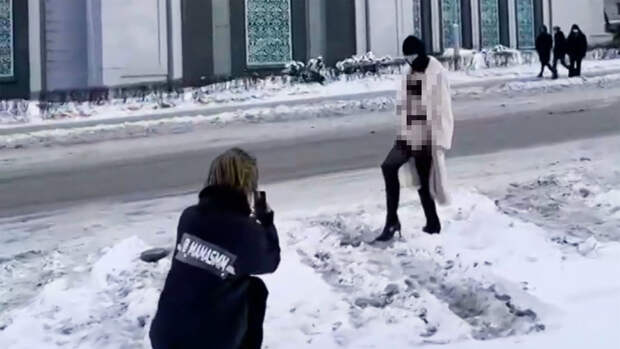 В Москве возбудили уголовное дело из-за откровенных фотографий на фоне мечети
