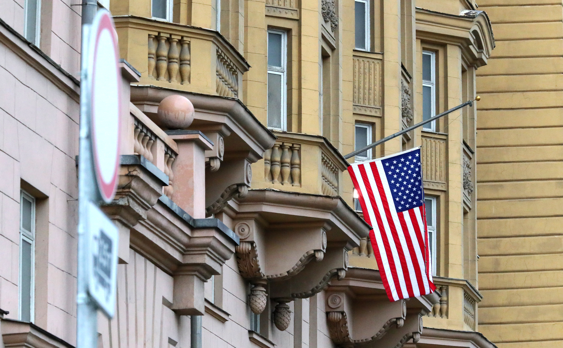 США ввели санкции против Сбера и ВТБ