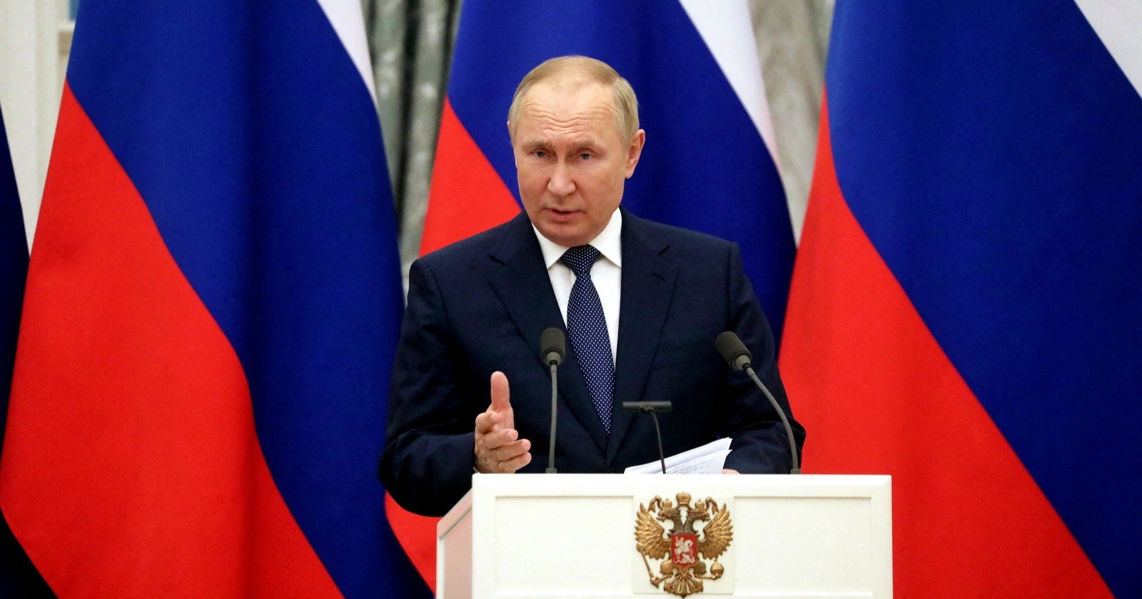 Президент России сообщил, что семьям погибших во время спецоперации выплатят 7 421 000 рублей