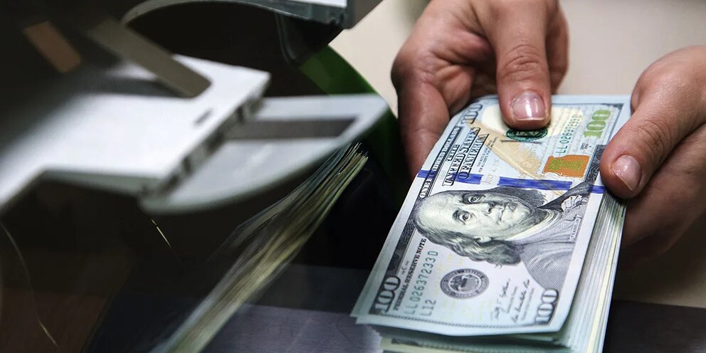 Президент России запретил вывоз из страны иностранной валюты суммой более 10 тысяч долларов