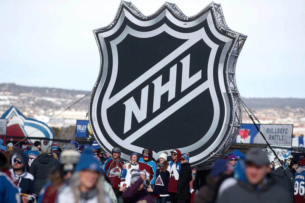 НХЛ объявила о приостановлении деловых отношений с Россией