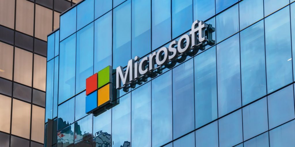 Компания Microsoft приостанавливает деятельность в России