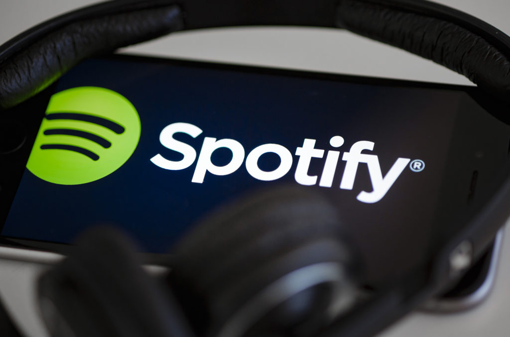 Spotify закрывает офис в России