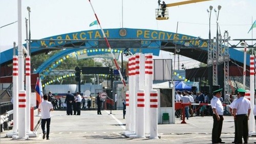 Власти Казахстана снимают ограничения по пересечению границы с Россией