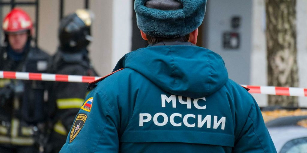 В России разрешили выдавать оружие сотрудникам МЧС в случае угрозы жизни