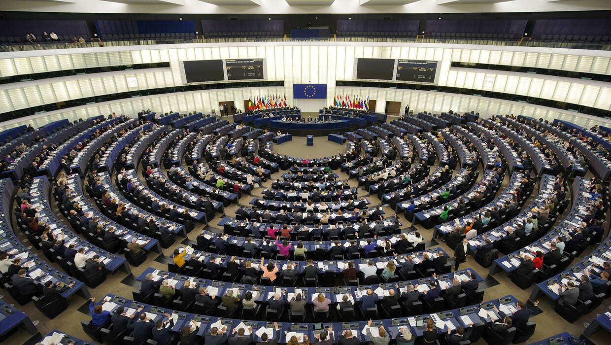 Европарламент поддержал запрет на импорт нефти, газа, угля и ядерного топлива из России