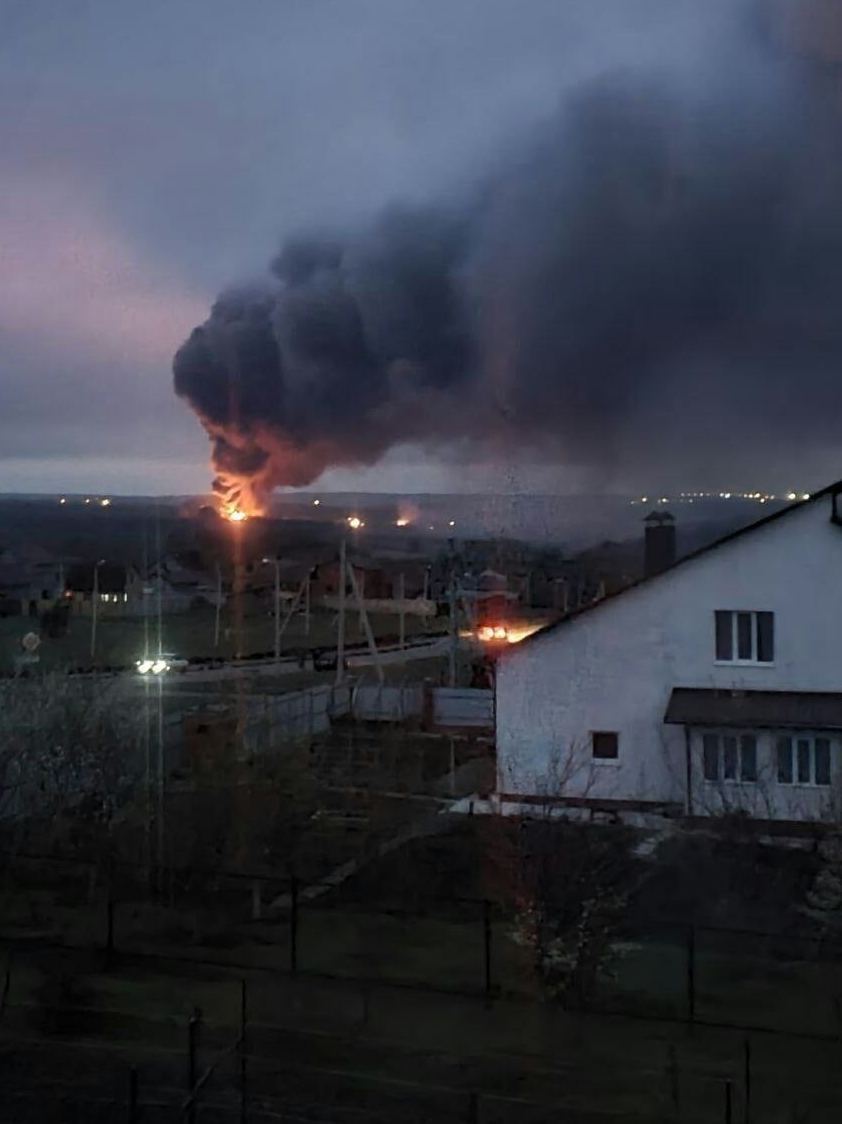 В Белгородской области загорелся склад с боеприпасами