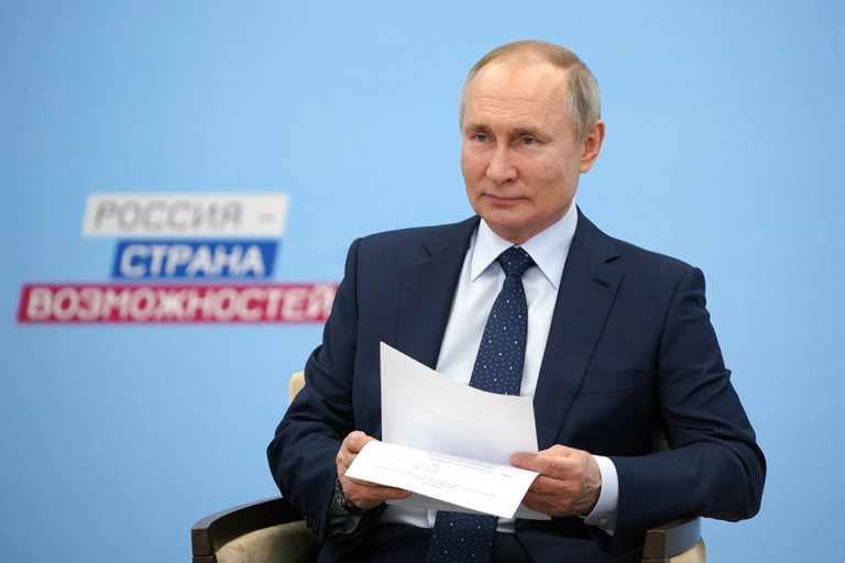 Президент России пообещал поддержку блогерам, которые интересным контентом переманивают подписчиков