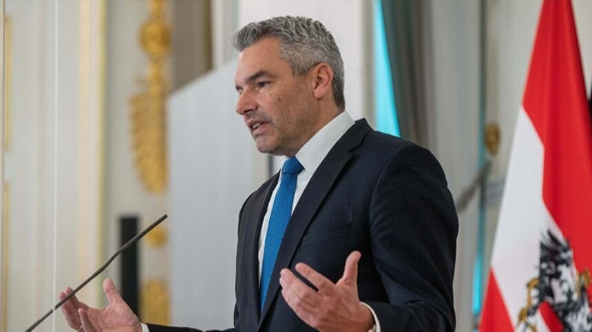 Канцлер Австрии назвал переговоры с президентом России прямыми