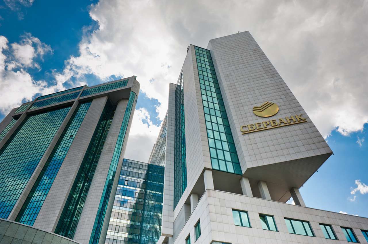 Известный российский банк "Сбербанк" принял решение подать иск на Украину как страну и отсудить у неё деньги