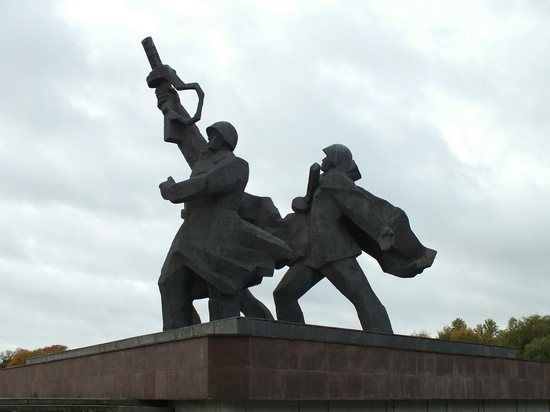 правительство Латвии закроет доступ к памятнику Освободителям Риги