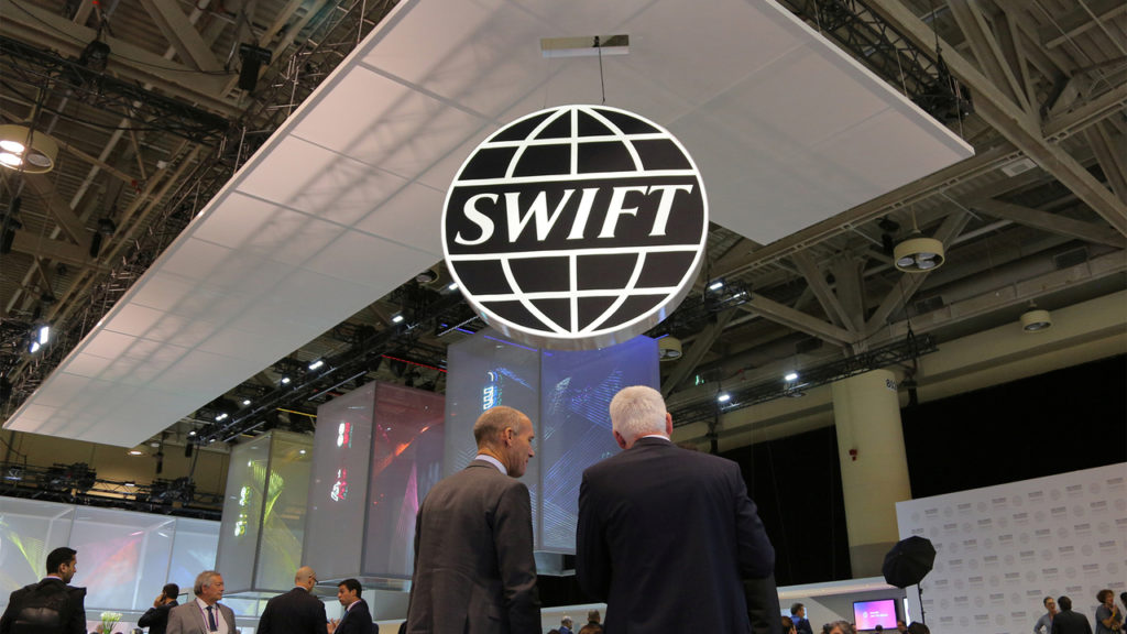 Сбербанк и другие российские банки могут отключить от системы SWIFT