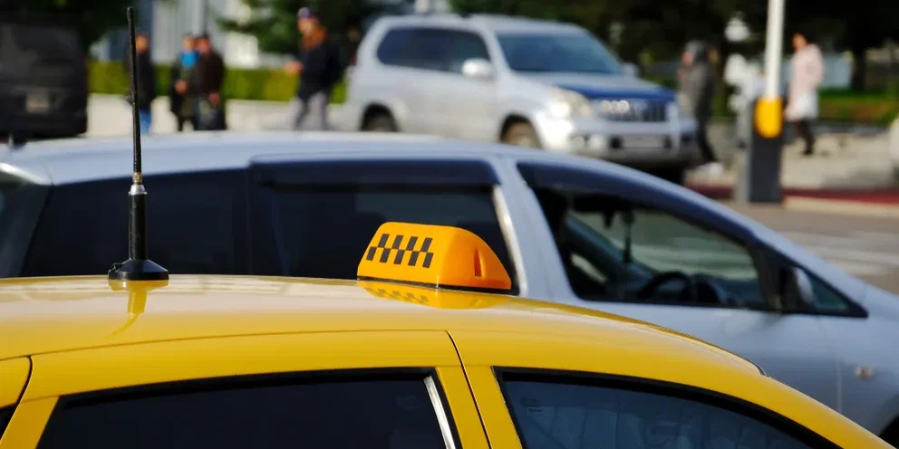 Госдума приняла закон, запрещающий работать водителями такси и автобусов лицам с неснятой или непогашенной судимостью