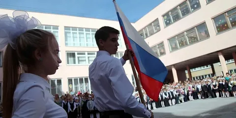 Правительство России выделит 1 миллиард рублей на закупку государственной символики в российские школы