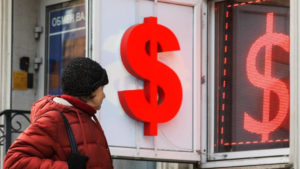 Курс доллара упал ниже 68 рублей впервые с марта 2020 года фото
