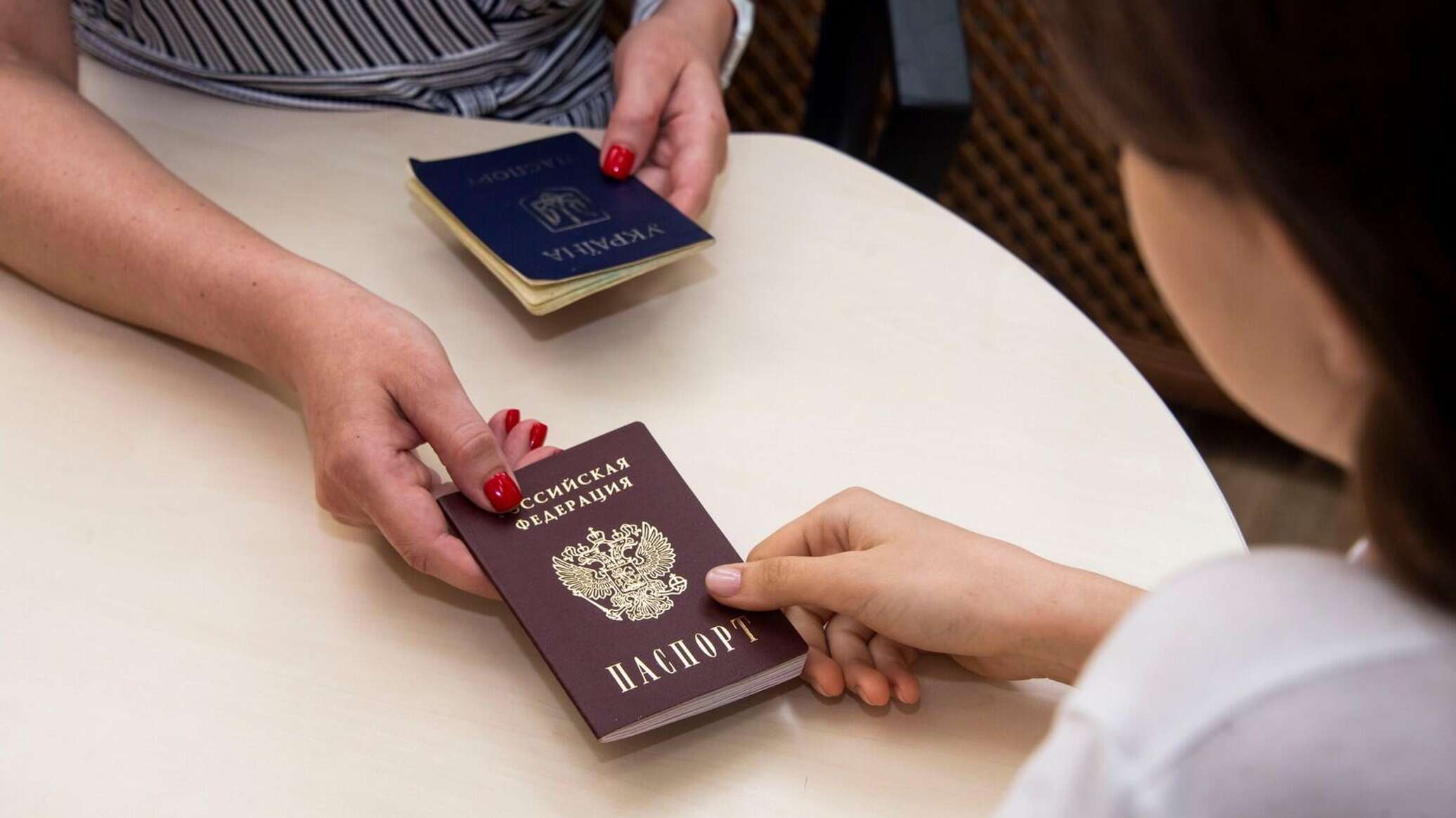 В Мелитополе выдали первые паспорта Российской Федерации