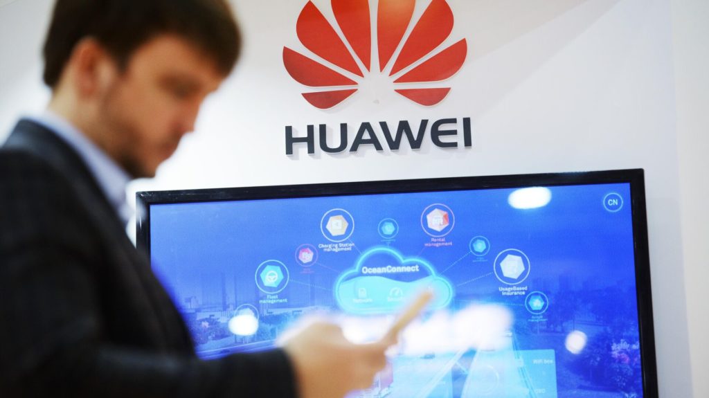 Huawei начала закрывать торговые точки в России