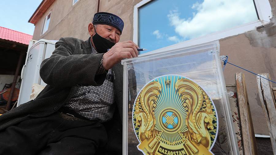 Более 77% избирателей Казахстана проголосовали за принятие поправок в конституцию республики