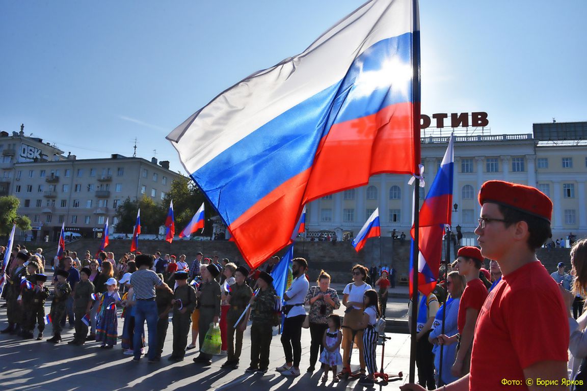 На закупку флагов и гербов для российских школ будет выделено более 970 миллионов рублей