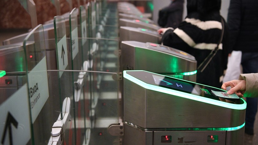 Все турникеты московского метро будут принимать банковские карты уже до конца этого года