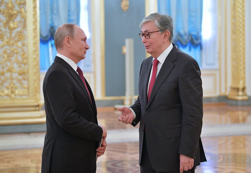Президент Казахстана отказался принимать российский орден Александра Невского