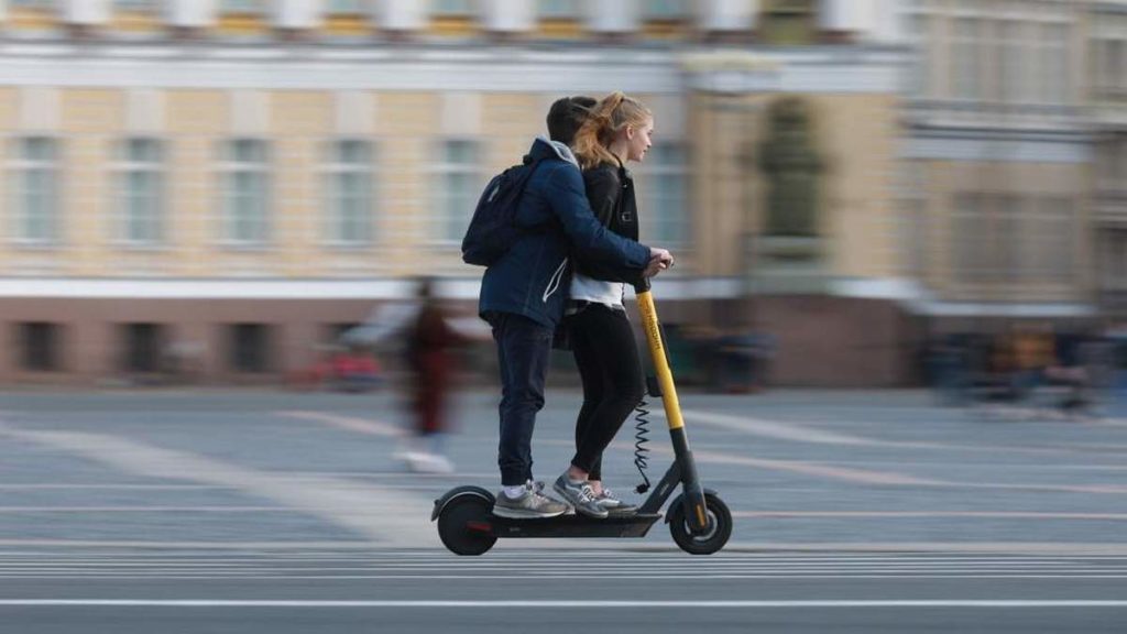 В России детям до 18 хотят запретить ездить на электросамокатах