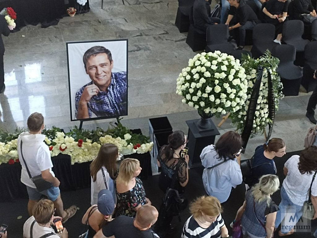 Юрия Шатунова похоронили на Троекуровском кладбище в Москве
