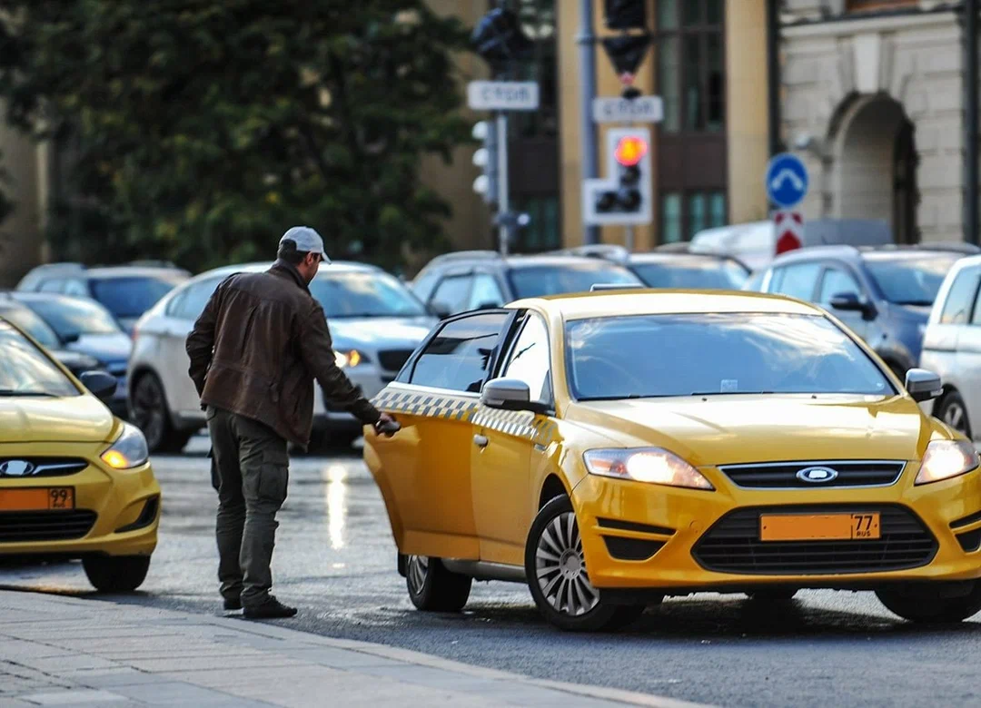 Президент России подписал закон, запрещающий водителем с судимостью работать такси