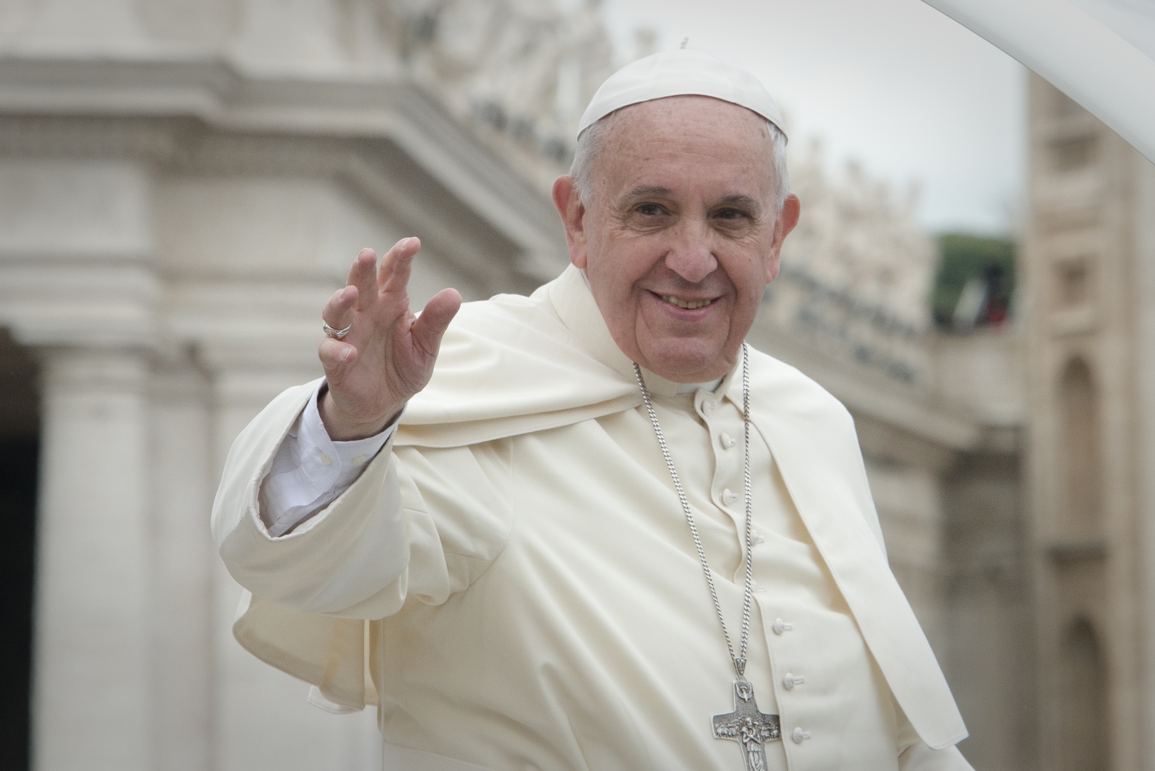 Папа Римский Франциск призвал к возобновлению переговоров по урегулированию ситуации в Украине