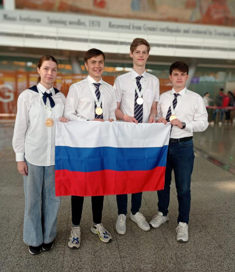 Российские школьники завоевали четыре золотых медали на биологической олимпиаде в Армении