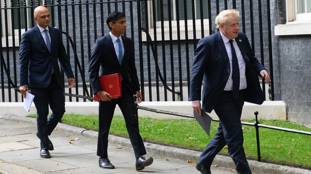 Министры финансов и здравоохранения Великобритании подали в отставку