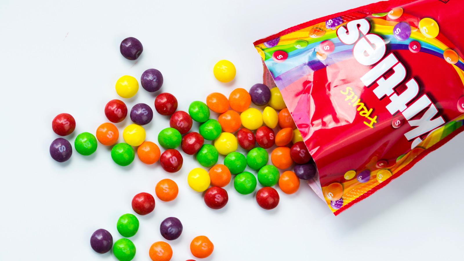 На производителя Skittles подали в суд из-за ядовитого красителя, который меняет ДНК