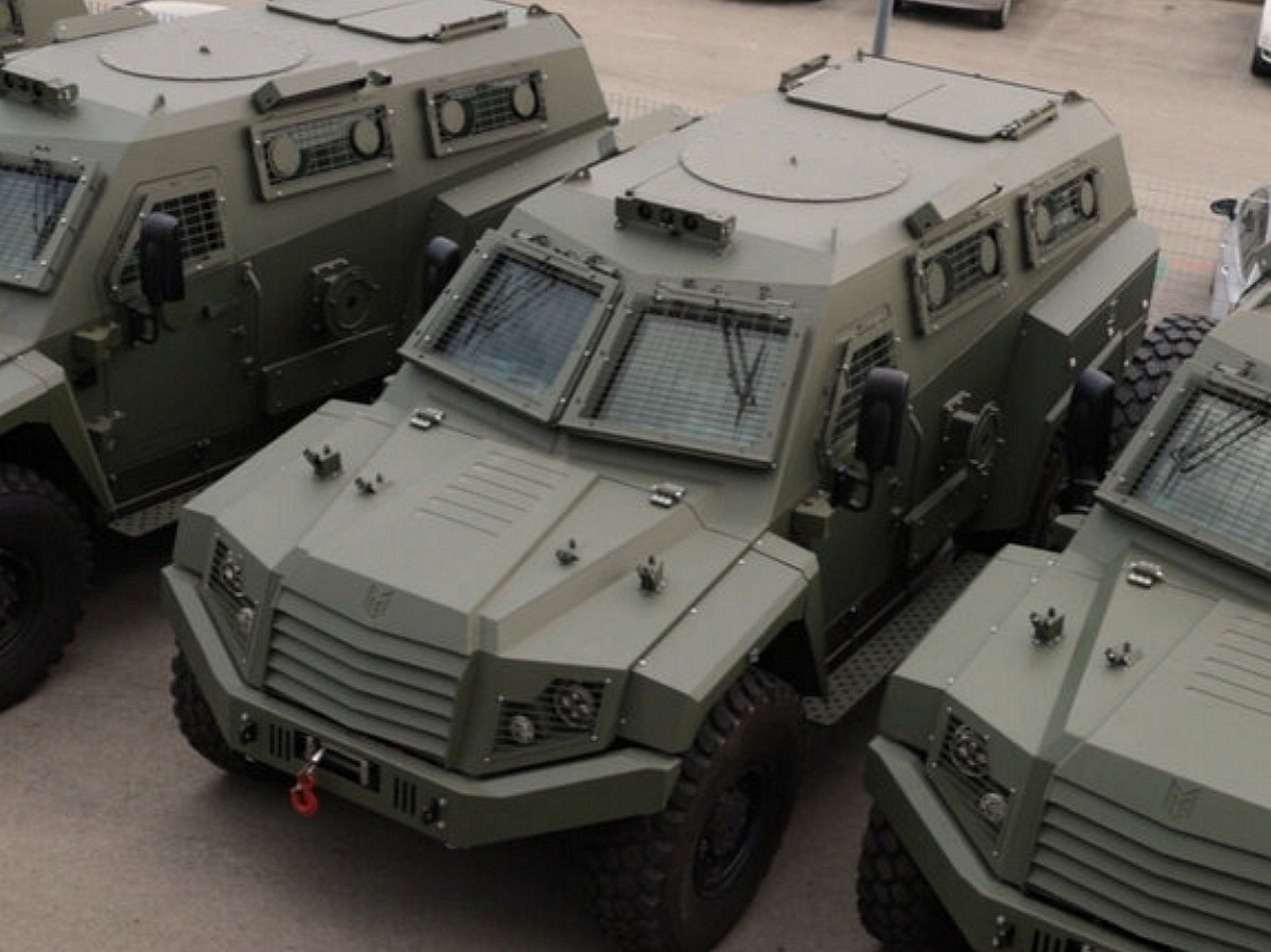 Петр Порошенко совместно с волонтерами приобретет 11 бронемашин MLS SHIELD для украинской армии