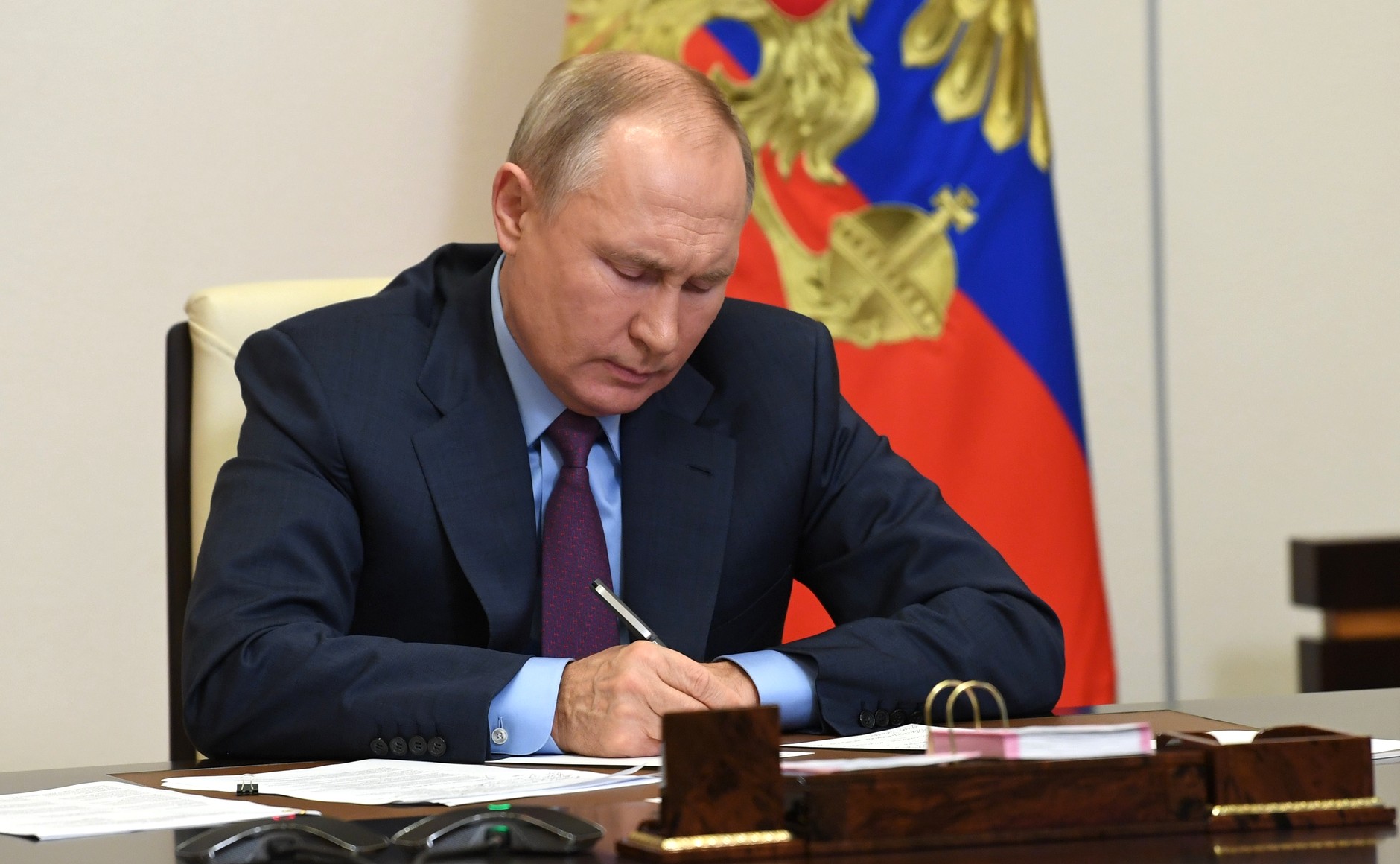 Владимир Путин подписал указ о присвоении звания Героя России генералам Лапину и Абачеву
