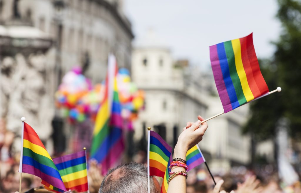 Совершившие трансгендерный переход дети страдают из-за политизации ЛГБТ фото
