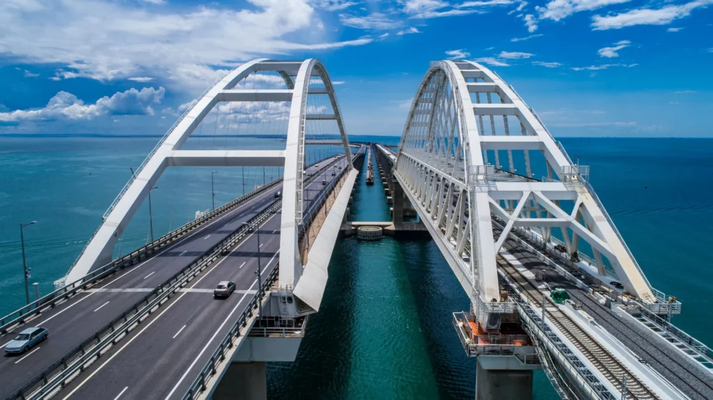 Советник офиса Зеленского Подоляк считает Крымский мост «законной военной целью» Украины