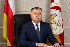Президент Южной Осетии Алан Гаглоев освободил от должности министра обороны Владимира Пухаева фото