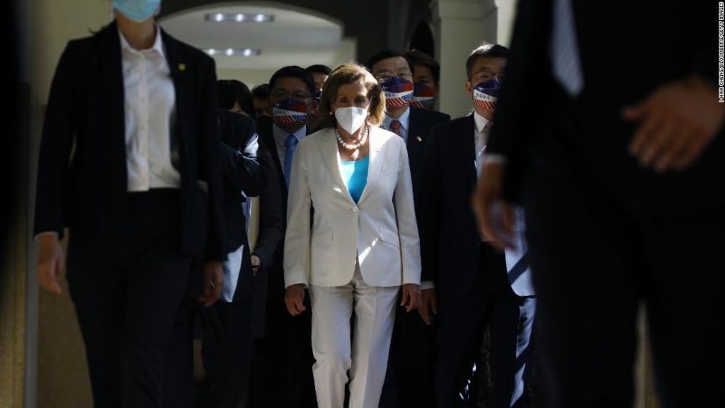 Спикер палаты представителей США Нэнси Пелоси вылетела из Токио, завершив азиатское турне