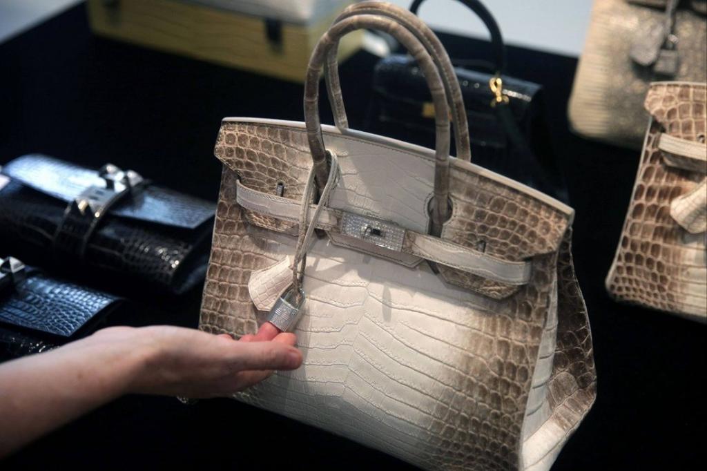 Обманутые покупатели люксовых сумок Birkin и Kelly могут подать иск на магазин Hermes в Москве