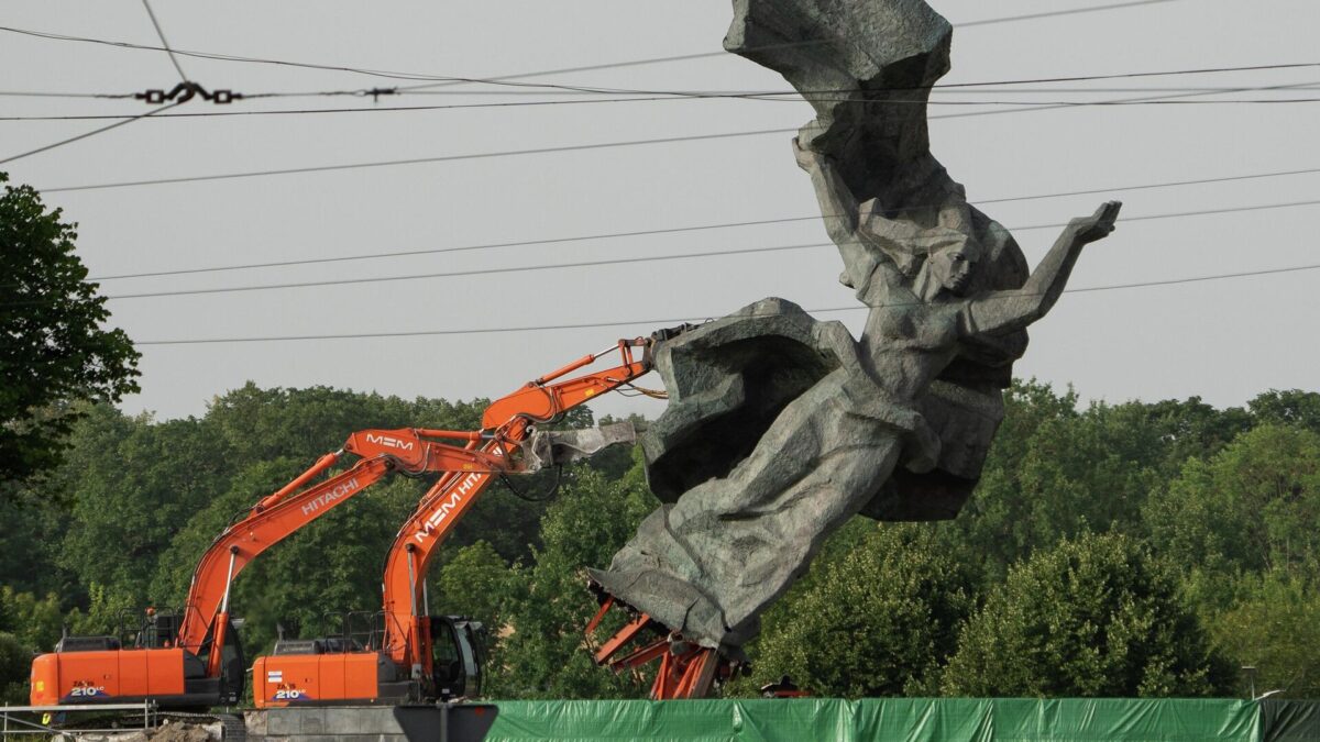 Александр Карабанов: «Виновных в сносе памятника Освободителям Риги нужно привлечь к уголовной ответственности»