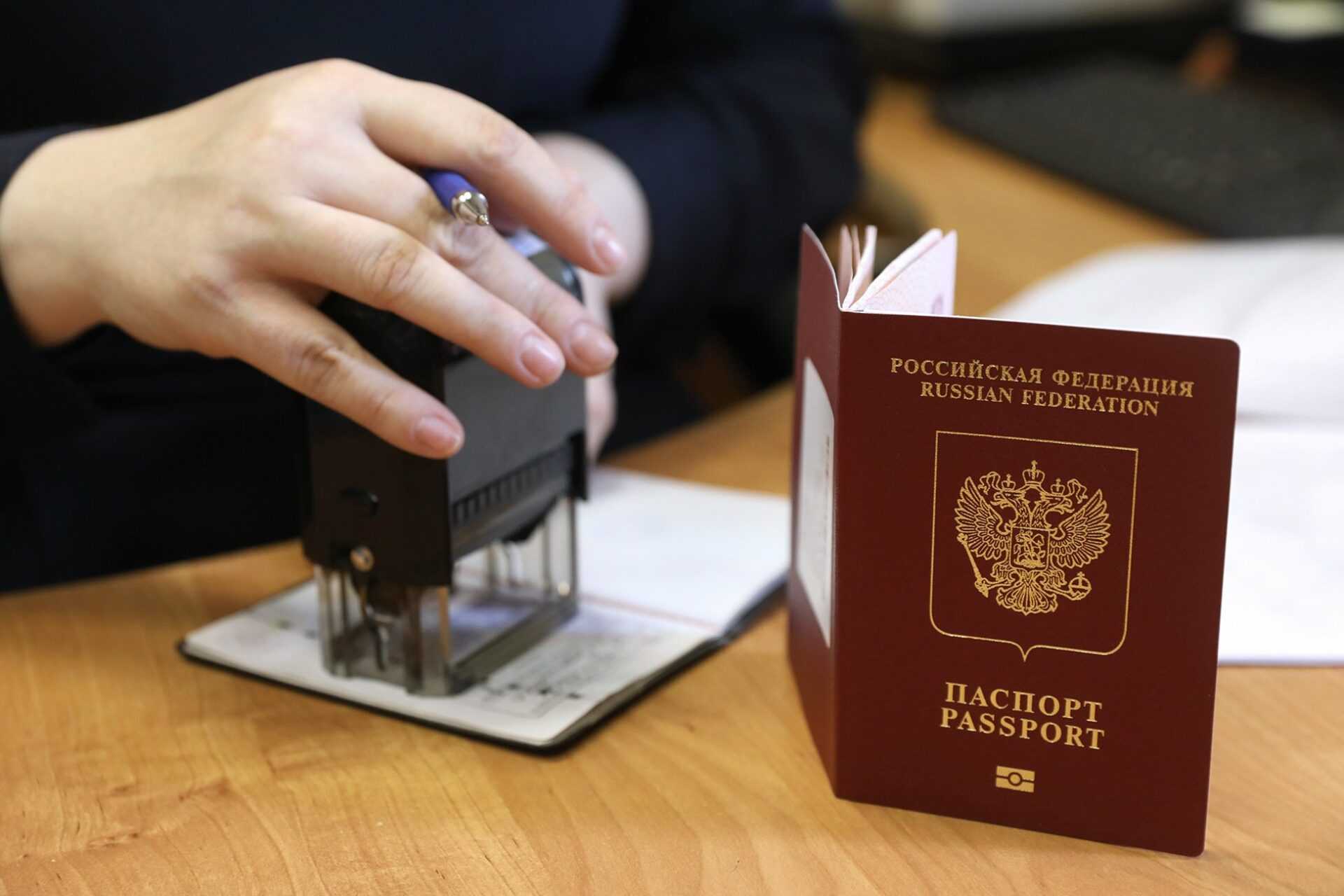 Президент России подписал указ об упрощенном приеме в гражданство иностранцев-контрактников