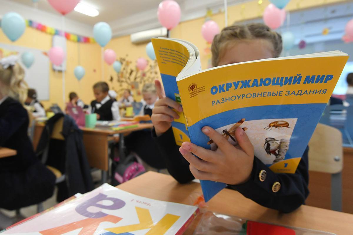 Госдума приняла закон о единых общеобразовательных программах в школах