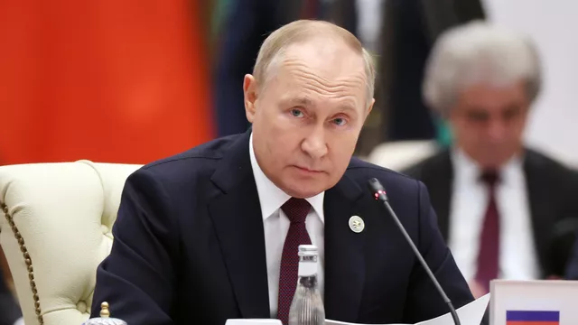 Владимир Путин поручил создать центры подготовки и патриотического воспитания