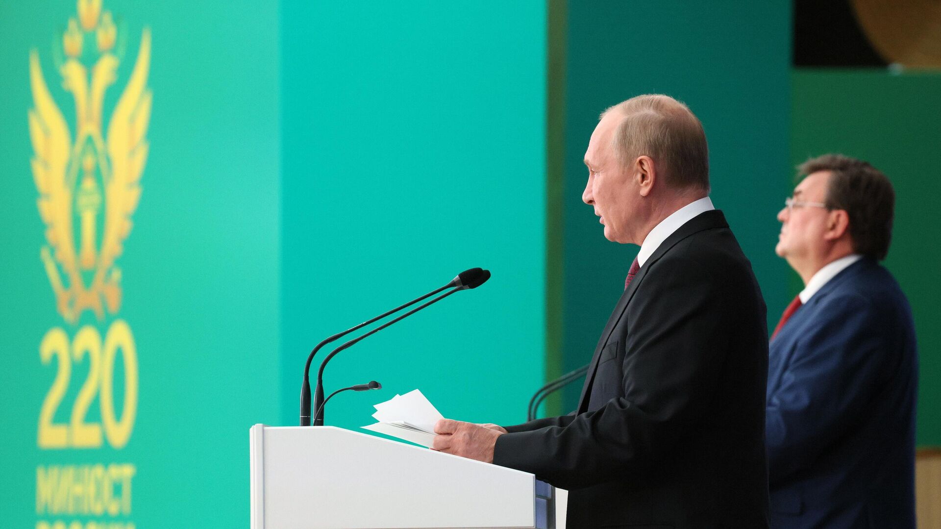 Президент России наградил главу Минюста орденом "За заслуги перед Отечеством"