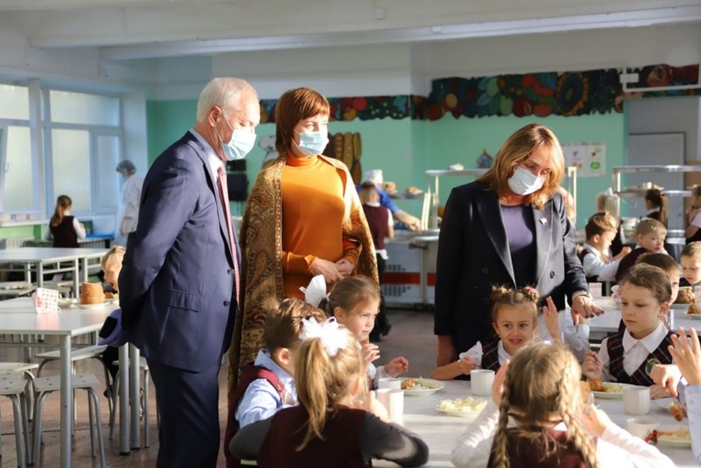 Детей мобилизованных жителей Владивостока обеспечат бесплатным питанием в школах
