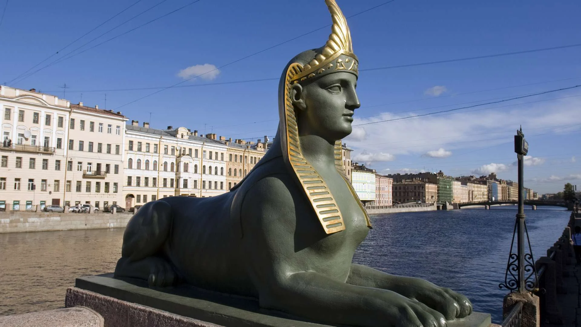 Скульптуры львов и сфинксов в Санкт-Петербурге увезли на реставрацию