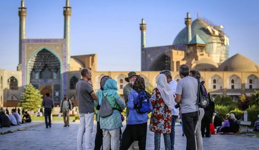 Российские туристы открывают Иран