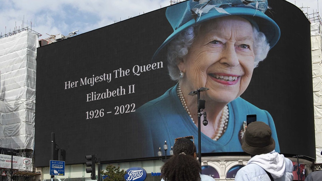 Причиной смерти королевы Елизаветы II назван преклонный возраст